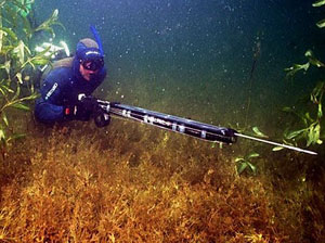Пневматическое ружье с регулятором боя для подводной охоты